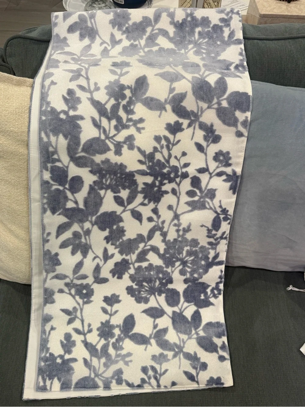 Runner velvet light blue with white background